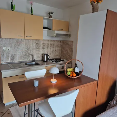 Rose's Corner Apartman *
